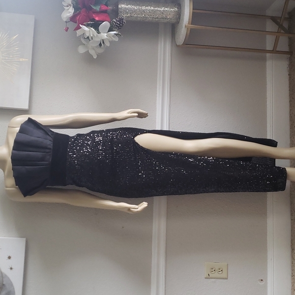 JAYGOFREY Dresses & Skirts - JAYGOFREY Maxi Sequim Black Dress Size 4